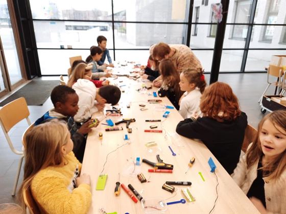 Leerlingen 4LC (juf Els) maken leeslampje