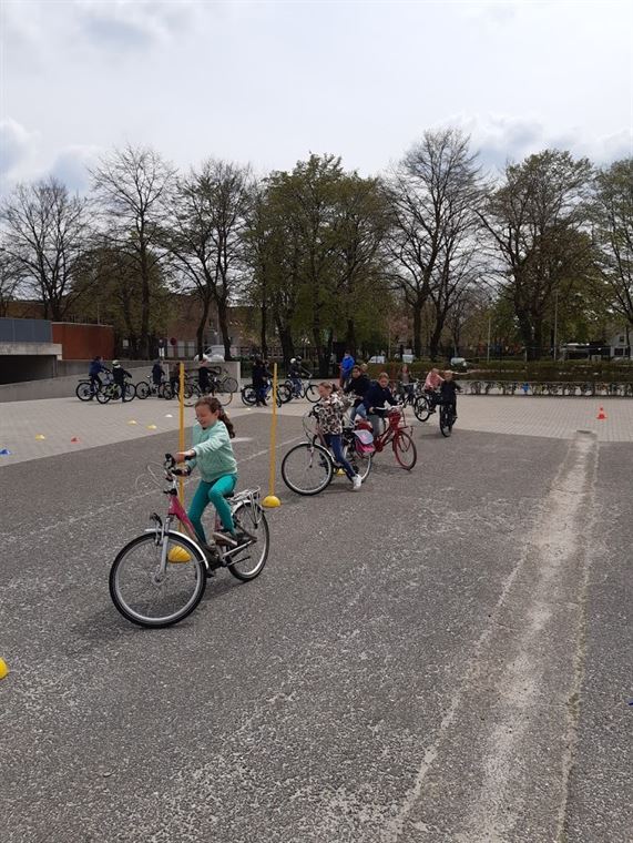 Fietsparcours op onze speelplaats