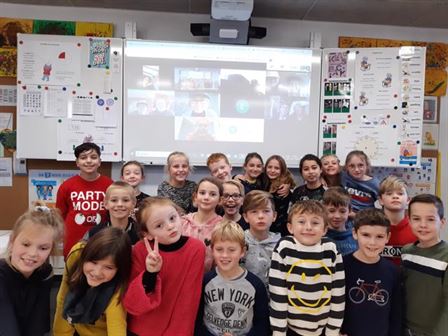 Leerlingen 4de leerjaar gaan digitaal met hun grootouders