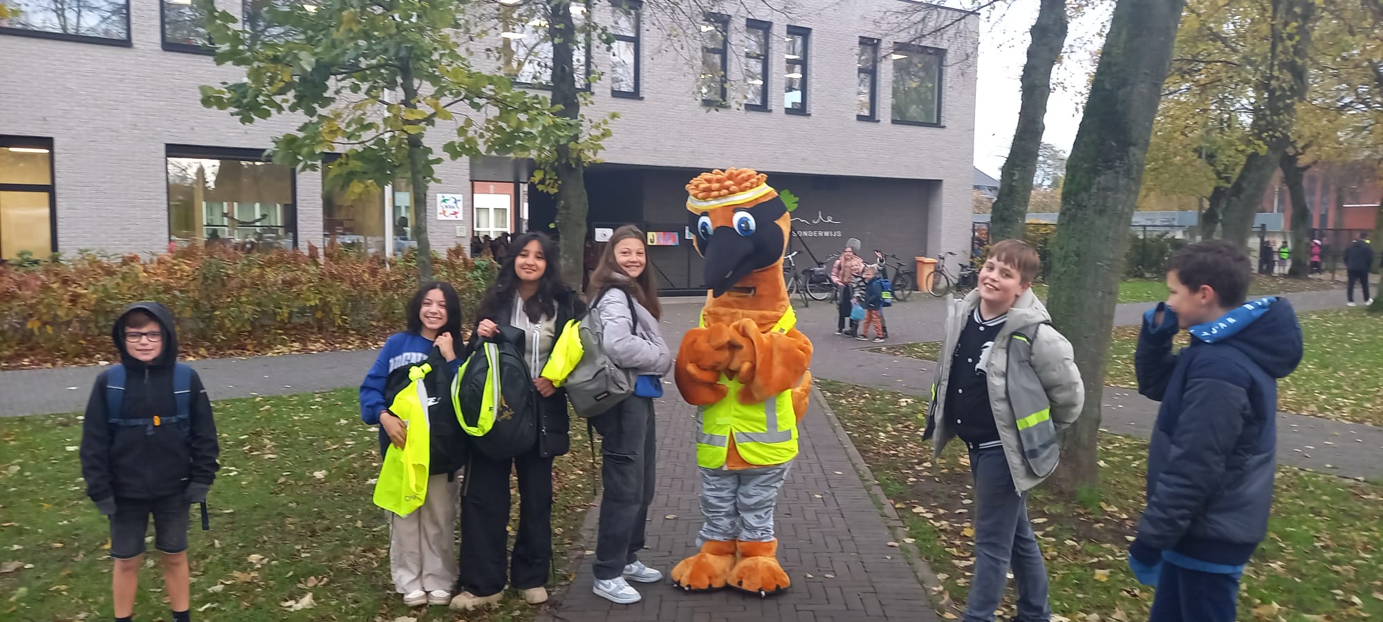 Pico aan de schoolpoort